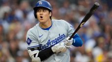 Dodgers’ Ohtani leaves late vs. Padres with back tightness