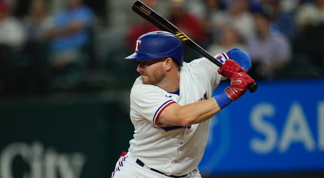Rangers reacquire switchhitting OF Robbie Grossman in a trade with the