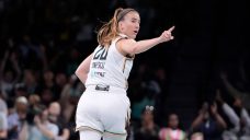 Sabrina Ionescu and Jonquel Jones help the New York Liberty beat the Phoenix Mercury