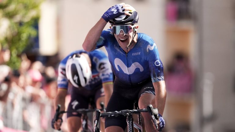 Spain's Pelayo Sanchez sprints ahead of France's Julian Alaphilippe to win the sixth stage of the of the Giro d'Italia, Tour of Italy cycling race, from Viareggio to Rapolano Terme, Italy, Thursday, May 9, 2024. (Massimo Paolone/LaPresse via AP)
