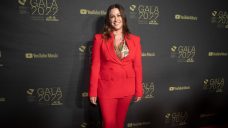 Alanis Morissette performs national anthem for Game 7 of Stanley Cup Final