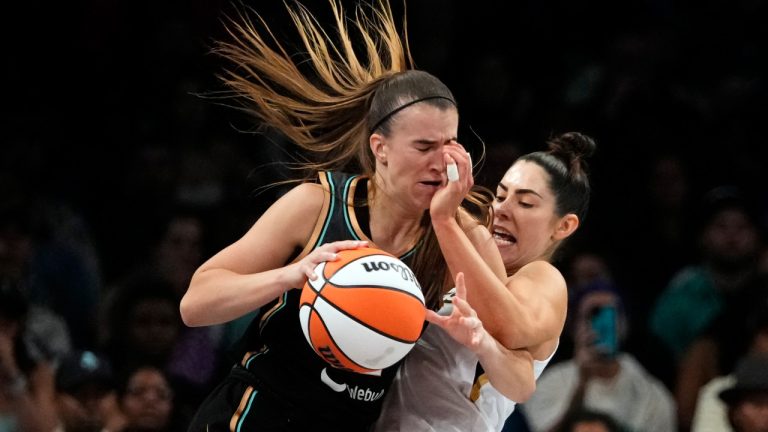 Las Vegas Aces' Kelsey Plum, right, defends New York Liberty's Sabrina Ionescu during the second half in Game 4 of a WNBA basketball final playoff series Wednesday, Oct. 18, 2023, in New York. The Aces won 70-69. (AP Photo/Frank Franklin II) 