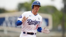 Dodgers’ Freddie Freeman hampered by jammed middle finger