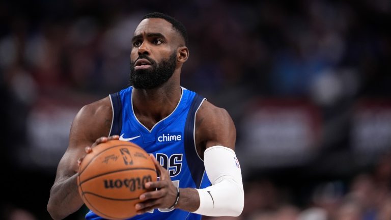 Dallas Mavericks' Tim Hardaway Jr. positions to take a shot durign an NBA basketball game against the Indiana Pacers in Dallas, Tuesday, March 5, 2024. (AP Photo/Tony Gutierrez)