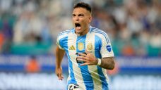 Argentina defeats Peru in important match for Canada