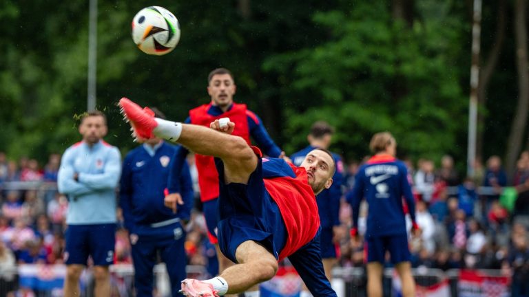 Croatia's Nikola Vlasic trains in the Volksparkstadion, during the Croatian national football team's public training session in Neuruppin, Germany, Monday June 10, 2024. (Soeren Stache/dpa via AP)