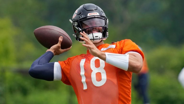Chicago Bears quarterback Caleb Williams looks to throw during NFL team's mandatory minicamp practice in Lake Forest, Ill., June 4, 2024. (AP Photo/Nam Y. Huh)