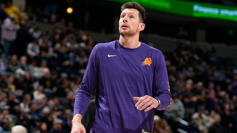 Phoenix Suns forward Drew Eubanks (14) in the first half of an NBA basketball game Wednesday, March 27, 2024, in Denver. (David Zalubowski/AP Photo)