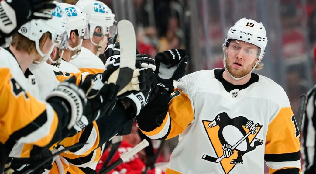 マーリーズがアレックス・ニランダーと1年契約を締​​結 AHL