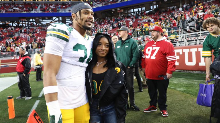 Jonathan Owens (34) and Simone Biles pose for a photo before an NFL football NFC divisional playoff game between the Packers and the San Francisco 49ers, Saturday, Jan. 20, 2024, in Santa Clara, Calif. (Jed Jacobsohn/AP)