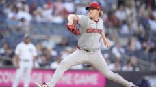 Reds hold off slumping Yankees behind strong outing from Abbott, bullpen