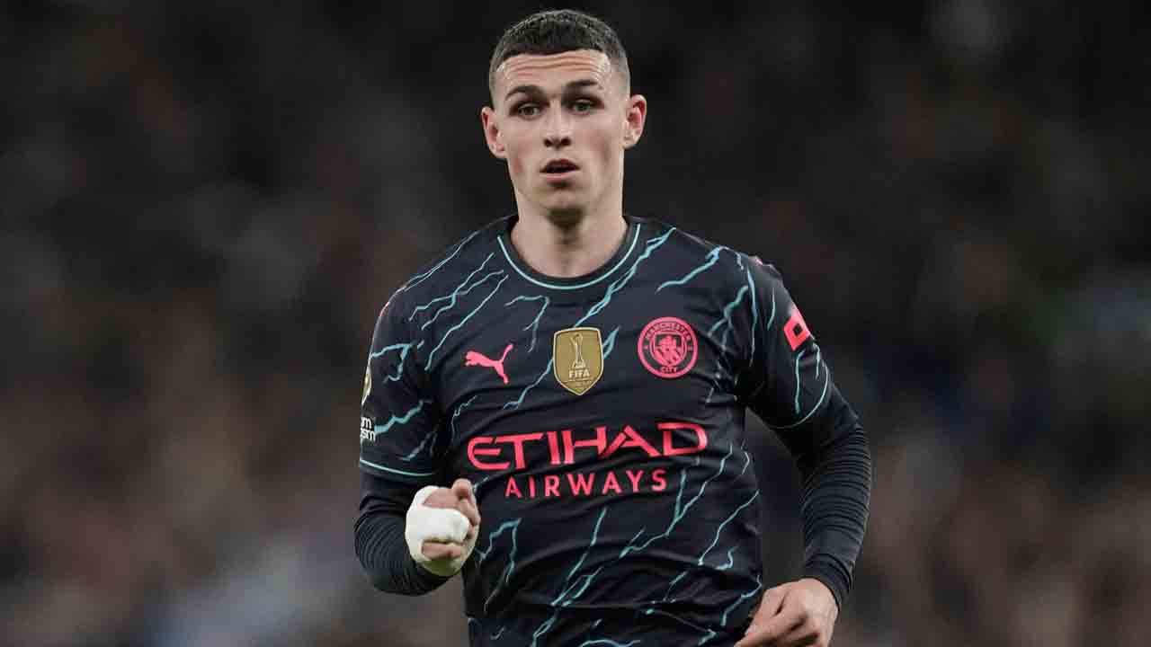 Phil Foden signs extension with Manchester City through 2030