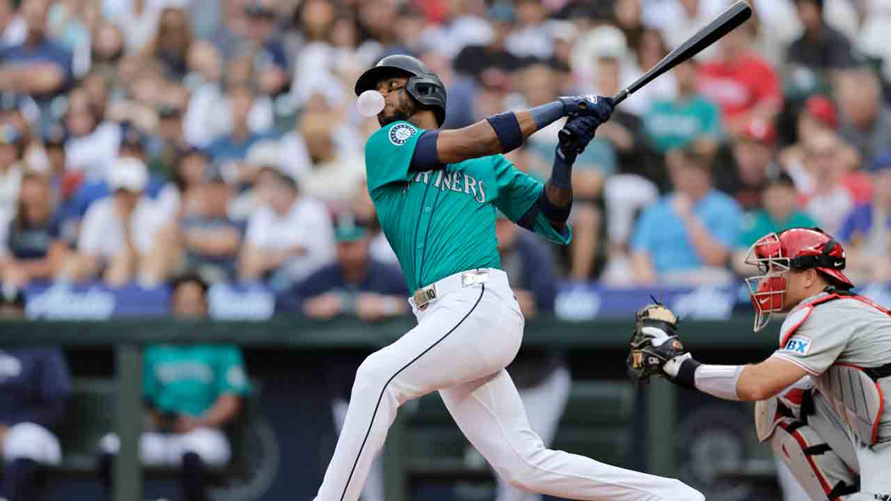 Mariners' Robles Suspended 10 Games for Bat Throw - News Directory 3