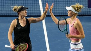 Gabriela Dabrowski, left, of Ottawa, high-fives teammate Erin Routliffe, of New Zealand. (Frank Gunn/CP)