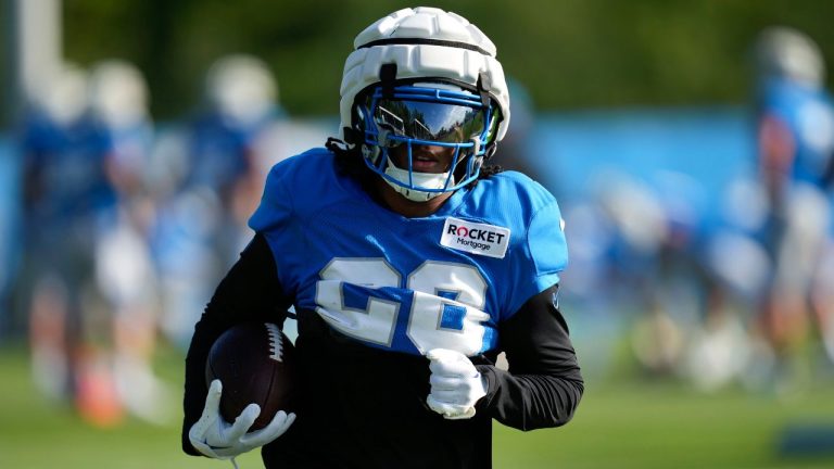Detroit Lions running back Jahmyr Gibbs runs the ball during an NFL football practice in Allen Park, Mich., Monday, July 29, 2024. (Paul Sancya/AP Photo)