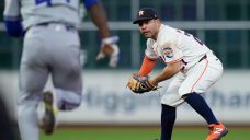 Astros take advantage of two errors in four-run eighth to beat Royals