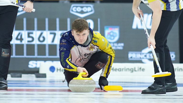 Bruce Mouat shoots a stone during the Co-op Canadian Open on Sunday, Jan. 21, 2024, in Red Deer, Alta. (Anil Mungal/GSOC)