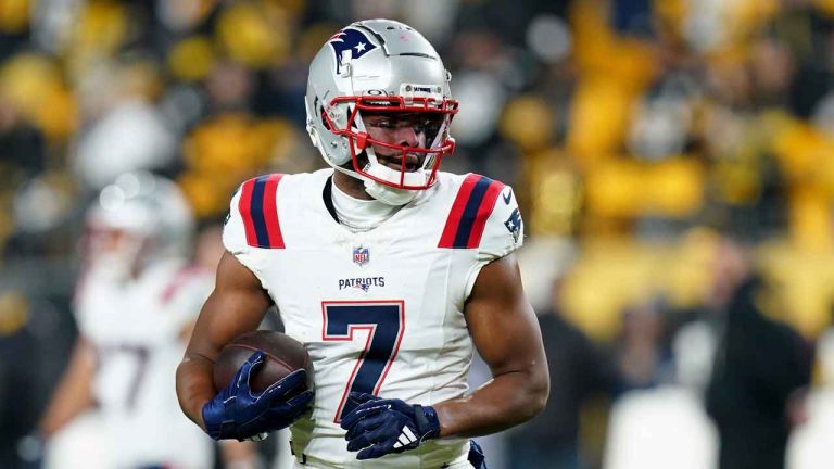 New England Patriots wide receiver JuJu Smith-Schuster (7) warms up before an NFL football game against the Pittsburgh Steelers. (Matt Freed/AP)