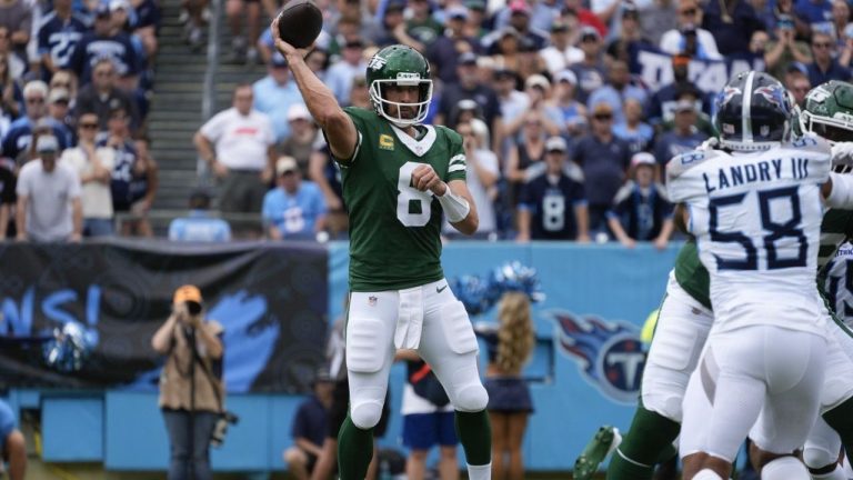 New York Jets quarterback Aaron Rodgers (8) looks to pass in the first half of an NFL football game against the Tennessee Titans in Nashville, Tenn., on Sunday, Sept. 15, 2024. (George Walker IV/AP Photo)