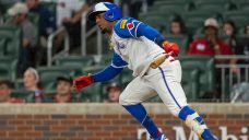 D’Arnaud hits walk-off homer, Braves keep up playoff push with win vs. Royals