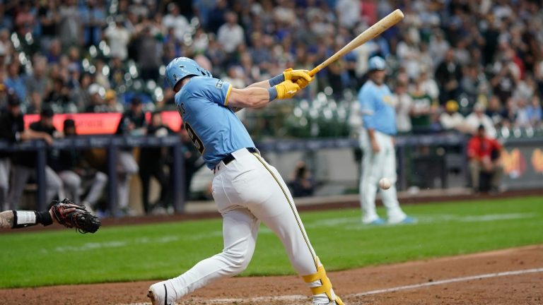 Milwaukee Brewers' Jake Bauers hits an RBI-single during the eighth inning of a baseball game against the Arizona Diamondbacks, Sunday, Sept. 22, 2024, in Milwaukee. (AP/Aaron Gash)