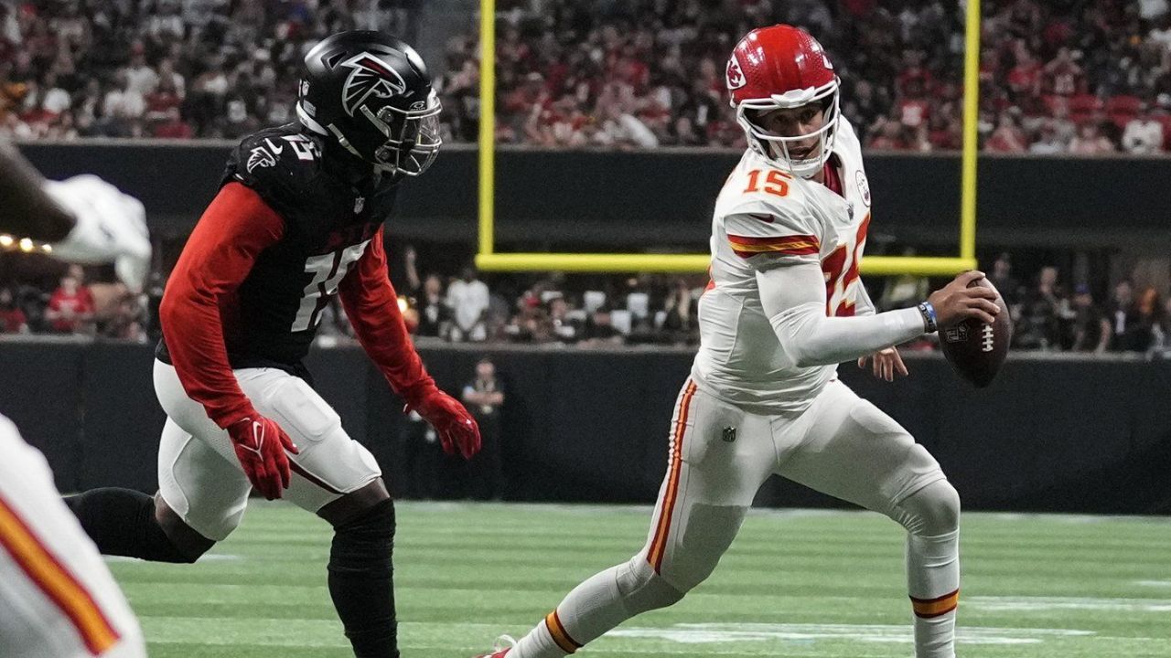 Mahomes throws two TDs as Chiefs defence holds steady to beat