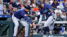 Mariners continue fight for AL wild card with win over Astros