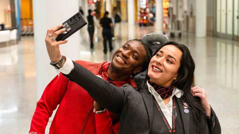 Athlete Jesse Zesseu takes a selfie with flight attendant Veronica Gutierrez Cardenas after returning from the Paris 2024 Paralympic Games, at Toronto Pearson Airport in Mississauga, ON, on Monday, September 9, 2024. (Laura Proctor/CP)