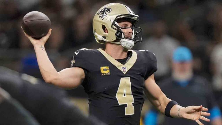 New Orleans Saints quarterback Derek Carr (4) looks to throw the ball during the first half of an NFL football game against the Carolina Panthers, Sunday, Sept. 8, 2024, in New Orleans. (Gerald Herbert/AP)