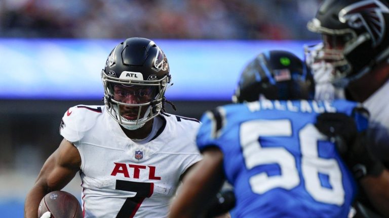 Atlanta Falcons running back Bijan Robinson (7) runs the ball in the first half of an NFL football game against the Carolina Panthers in Charlotte, N.C., Sunday, Oct. 13, 2024. (Jacob Kupferman/AP Photo)
