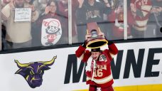 Oilers sign F Cameron Wright to one-year, two-way deal