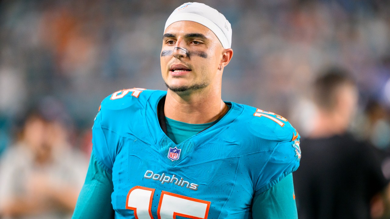 Dolphins pass rusher Jaelan Phillips to have season-ending knee