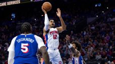 Harris returns to Philadelphia to help the Pistons win for the first time this season