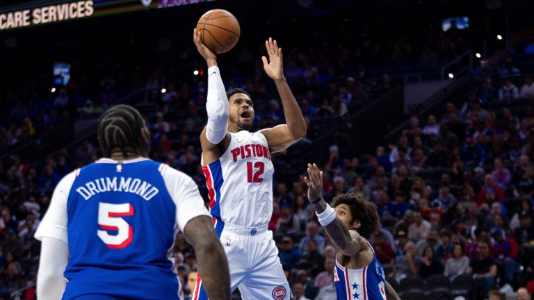 Detroit Pistons' Tobias Harris, center, shoots the ball with Philadelphia 76ers' Andre Drummond, left, and Kelly Oubre Jr., right, defending during the first half of an NBA basketball game, Wednesday, Oct. 30, 2024, in Philadelphia. (AP/Chris Szagola)
