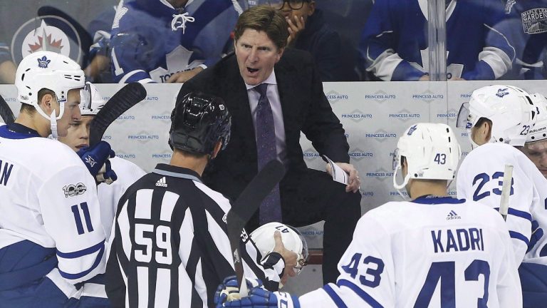 Toronto Maple Leafs head coach Mike Babcock has words with an official for an illegal equipment penalty during first period NHL action in Winnipeg, Oct. 4, 2017. (John Woods/CP)
