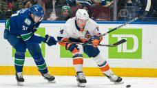 Canucks’ home woes continue in loss to Islanders
