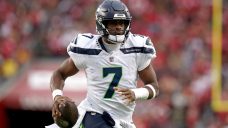 Geno Smith’s late TD run leads Seahawks past 49ers