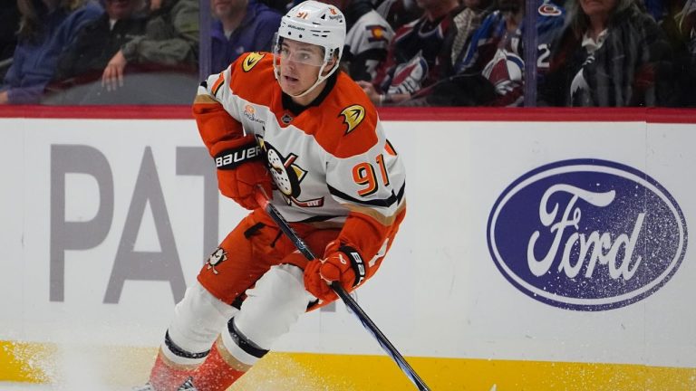 Anaheim Ducks centre Leo Carlsson in the first period of an NHL game. (AP/David Zalubowski)