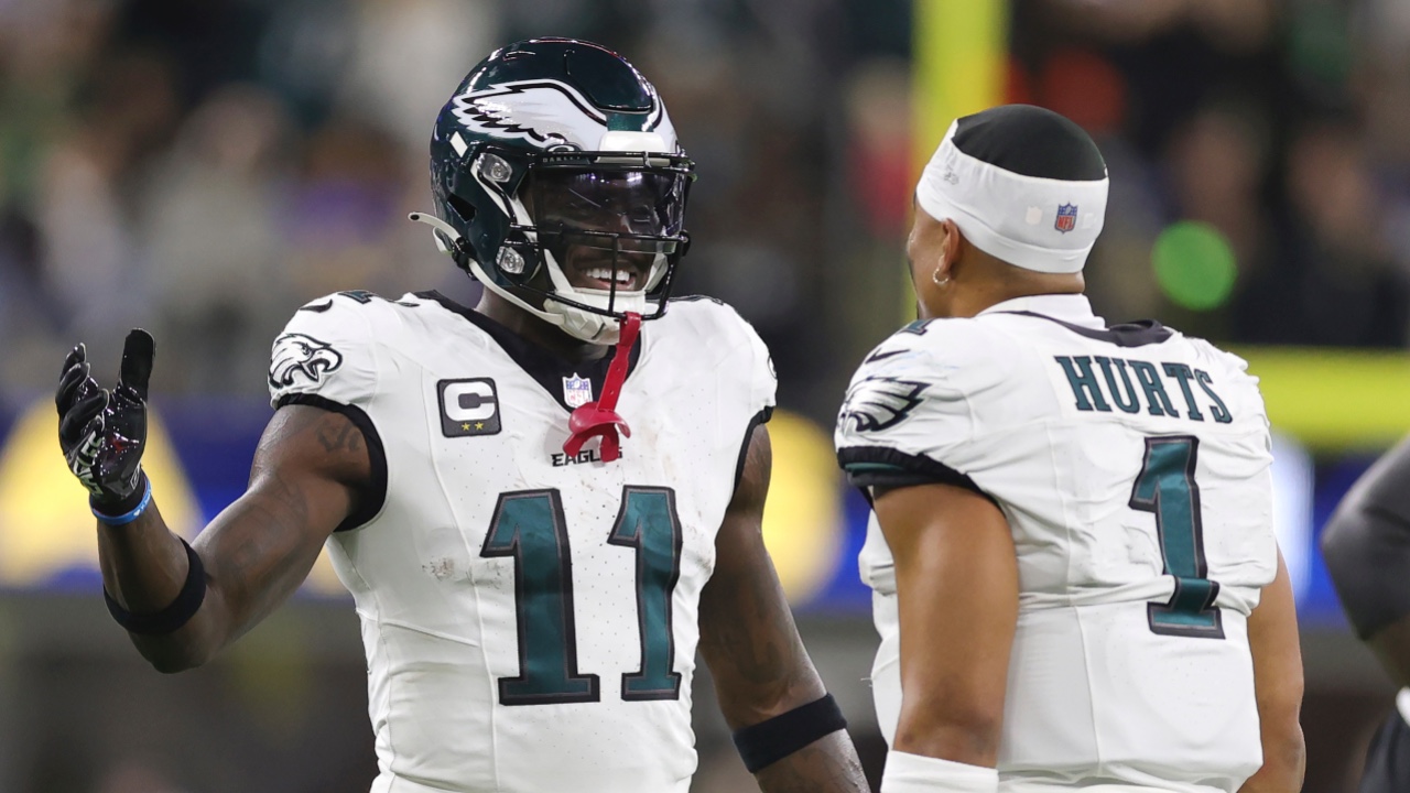 Eagles' Hurts, Brown say relationship is 'good' after teammate suggests  fissure - Sportsnet.ca