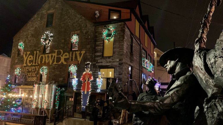 A statue of singer Ron Hynes keeps watch over George Street, in downtown St. John's, on Dec. 22, the night before Tibb's Eve in Newfoundland and Labrador. (Sarah Smellie/THE CANADIAN PRESS)