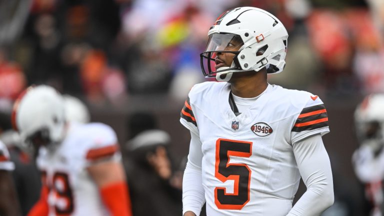 Cleveland Browns quarterback Jameis Winston (5) warms up before an NFL football game between the Cleveland Browns and the Kansas City Chiefs, Sunday, Dec. 15, 2024, in Cleveland. (David Richard/AP)