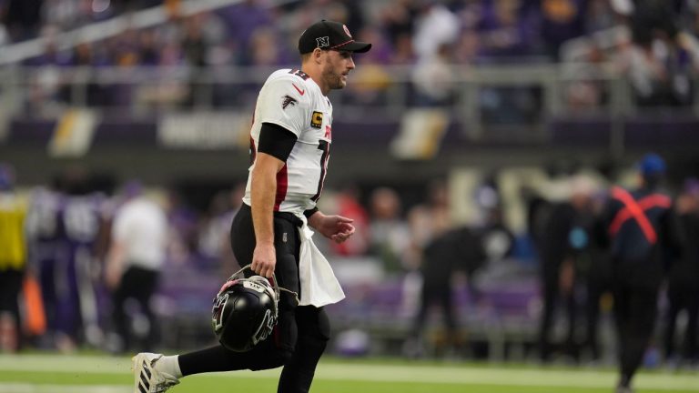Atlanta Falcons quarterback Kirk Cousins (18) jogs off the field at halftime of an NFL football game against the Minnesota Vikings. (Abbie Parr/AP)