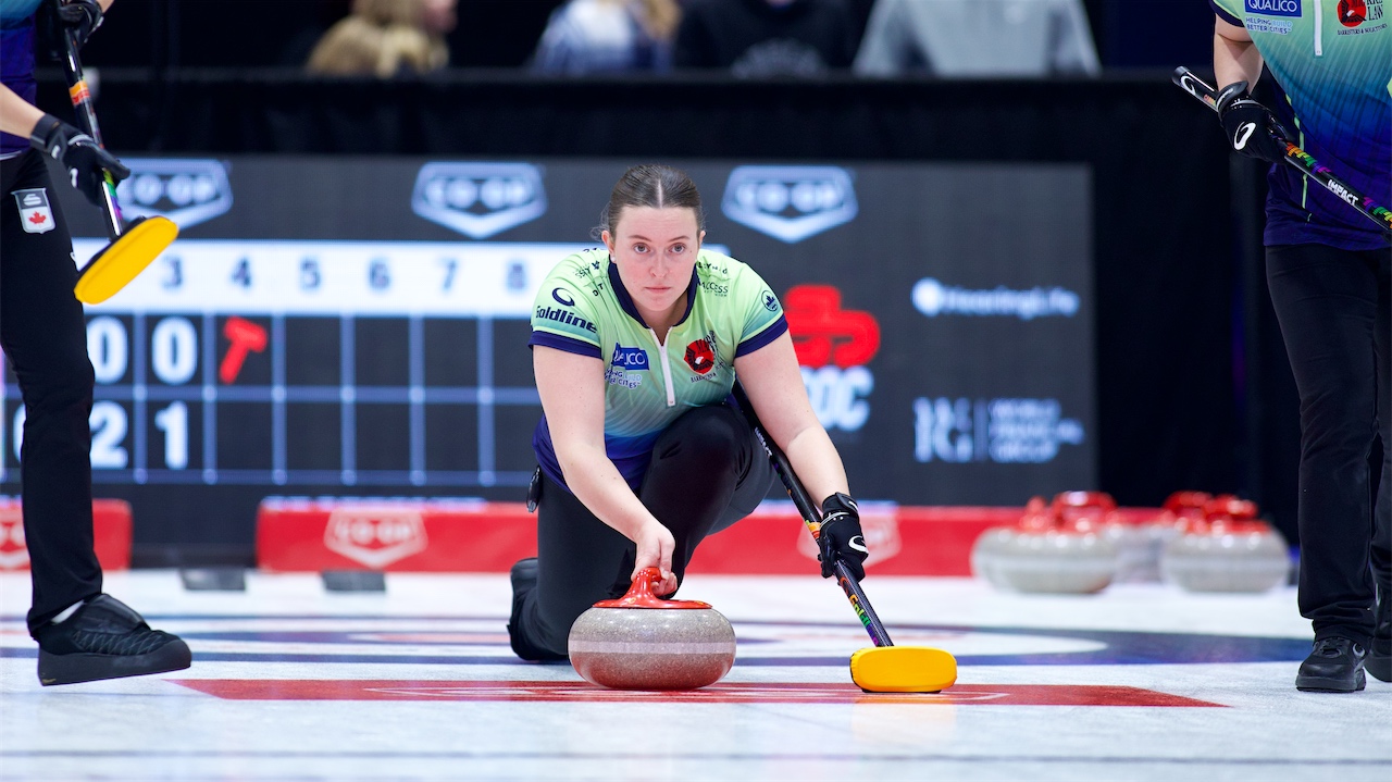 ローレン・レネンティーンは、Scotties Tournament of Heartsの代替としてチームEinarsonに加わる
