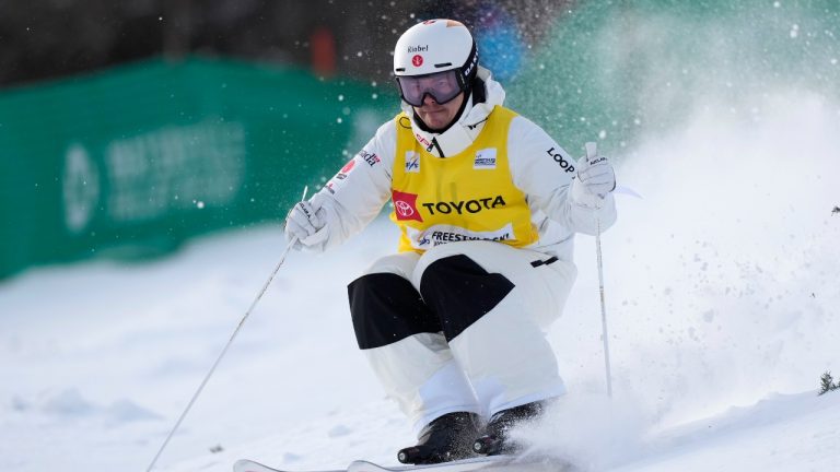 Canada's Mikael Kingsbury skis to victory in the men's World Cup freestyle moguls skiing competition, Friday, Jan. 24, 2025, in Waterville Valley, N.H. (Robert F. Bukaty/CP)