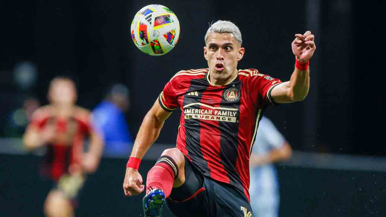 Whitecaps acquire forward Daniel Rios from LIGA MX's Chivas de ...