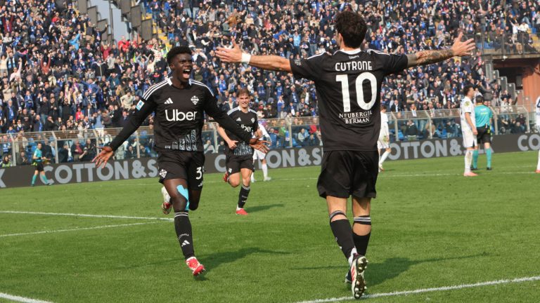 Como's Diao Diaoune Assane celebrates after scoring during the Italian Serie A match between Como and Napoli at the Giuseppe Sinigaglia stadium in Como, north Italy, Sunday, Feb. 23, 2025. (Antonio Saia/LaPresse via AP)