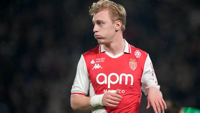 Monaco's Mika Biereth grimaces after missing a chance to score during the French League One soccer match. (Michel Euler/AP)