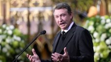 Gretzky memorabilia market undeterred by outrage over Trump connection