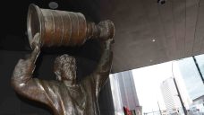 Edmonton statue of Oilers great Wayne Gretzky vandalized