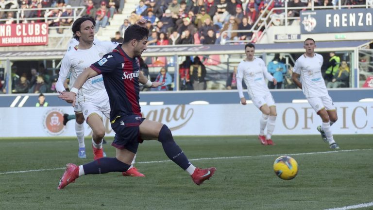 Bologna's Riccardo Orsolini scores during the Italian Serie A soccer match between Bologna and Cagliari at the Renato Dall'Ara Stadium, in Bologna, Italy, Sunday, March 2, 2025. (Michele Nucci/LaPresse via AP)